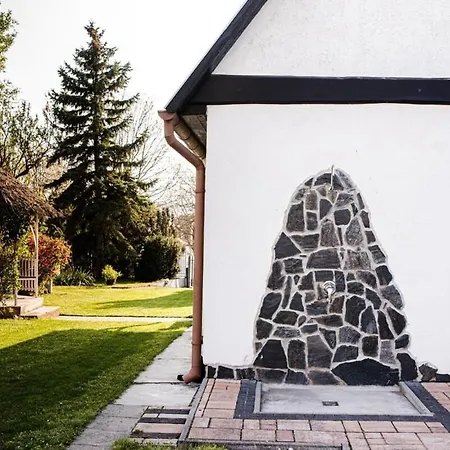 Különleges Hangulatú Ház Balatonfűzfőn Casa vacanze