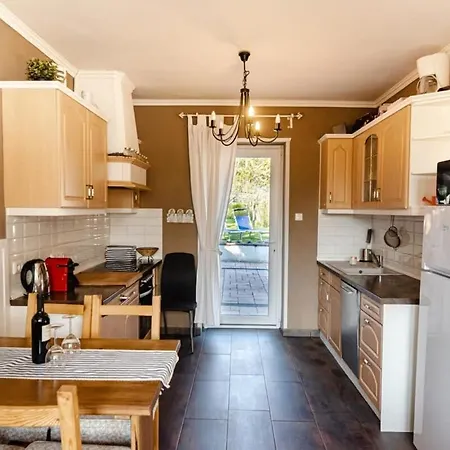Különleges Hangulatú Ház Balatonfűzfőn Casa vacanze *