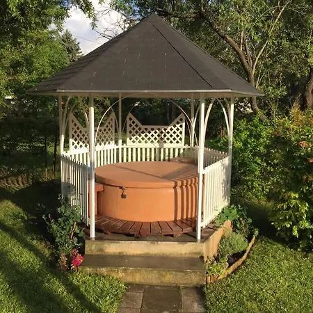 Casa vacanze Különleges Hangulatú Ház Balatonfűzfőn *