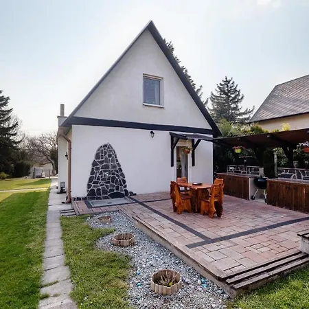 Különleges Hangulatú Ház Balatonfűzfőn Balatonfůzfő